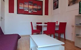 Red Blue With Private Parking And Gray Blue Apartment